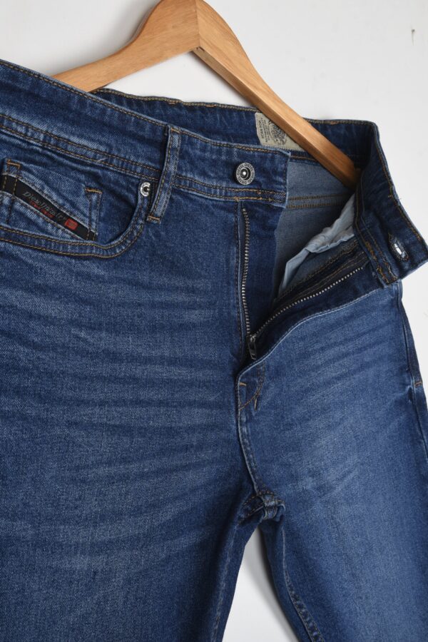 SIGNATURE WASH SLIM JEANS - Image 4