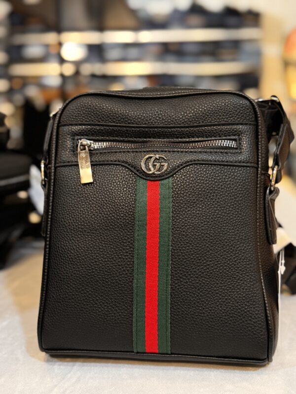 MODERN GENTLEMAN’S CROSSBODY BAG