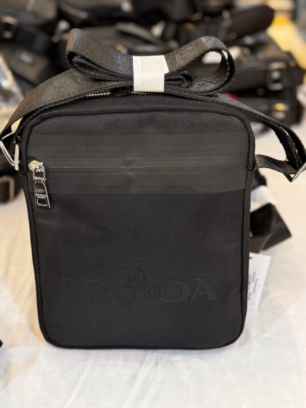 MODERN GENTLEMAN’S CROSSBODY BAG