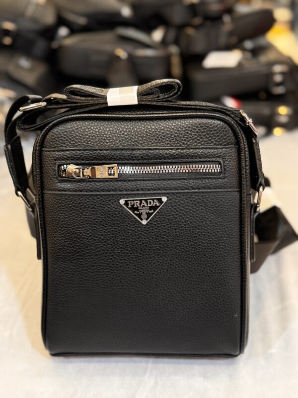 MODERN GENTLEMAN’S CROSSBODY BAG