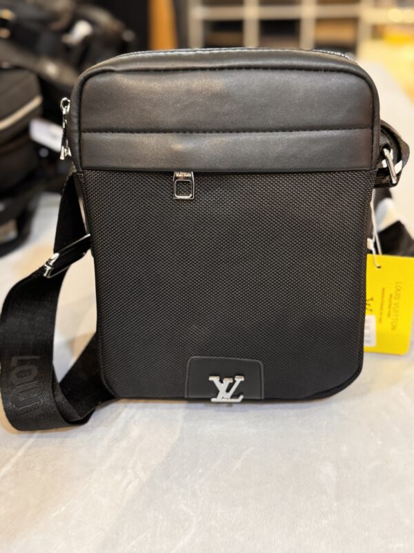 MODERN GENTLEMAN’S CROSSBODY BAG