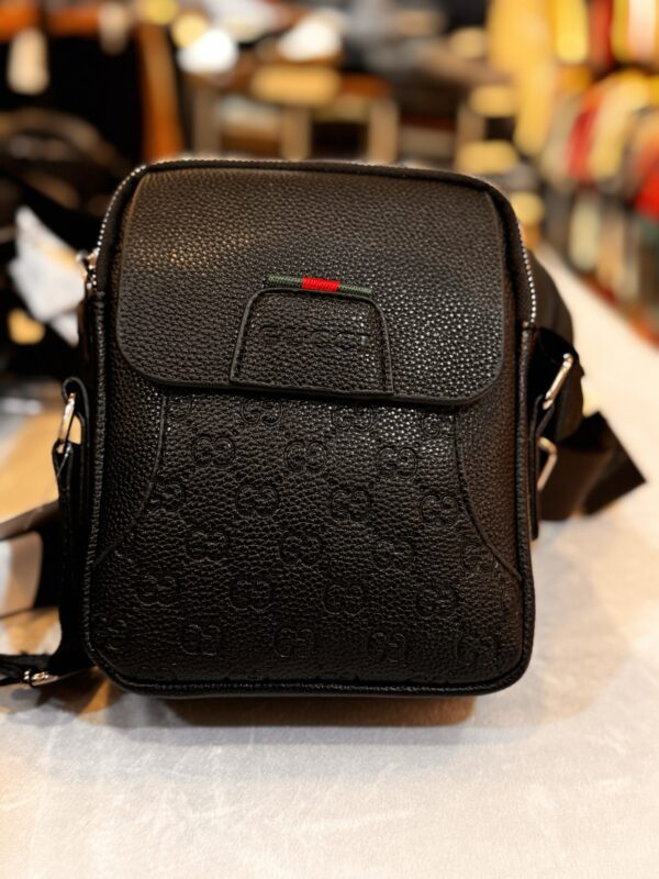 MODERN GENTLEMAN’S CROSSBODY BAG