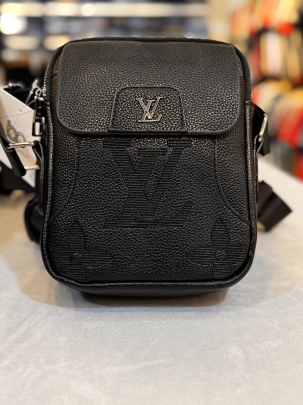 MODERN GENTLEMAN’S CROSSBODY BAG